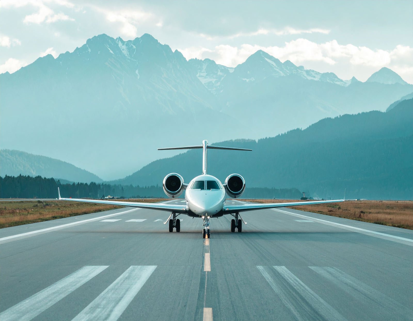 Phenom 300 Charter and the 300E: Cost Per Hour, Range, and Real Trip Costs