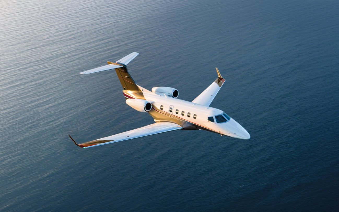 Embraer Phenom in Flexjet livery